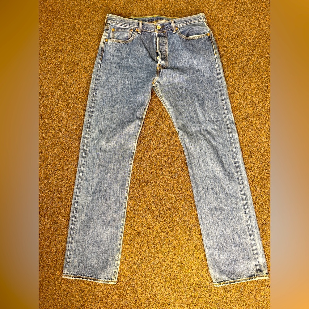 Levis 501 Men's 33x34 Straight‎ Leg Blue Medium Wash Button Fly Blue Jean Casual